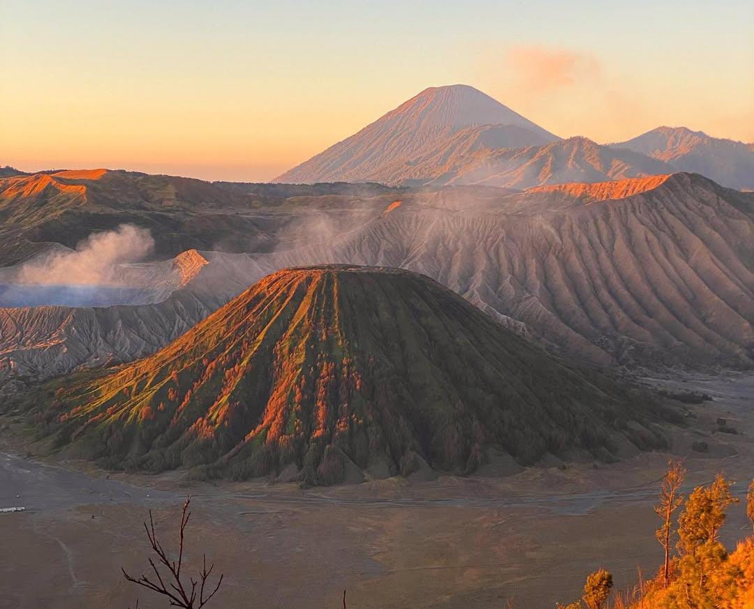 Gunung Bromo kembali menerapkan jam kunjungan baru untuk wisatawan.