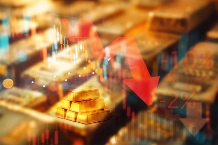 Harga emas Antam turun Rp 8.000 per gram setelah mencetak rekor tertinggi.