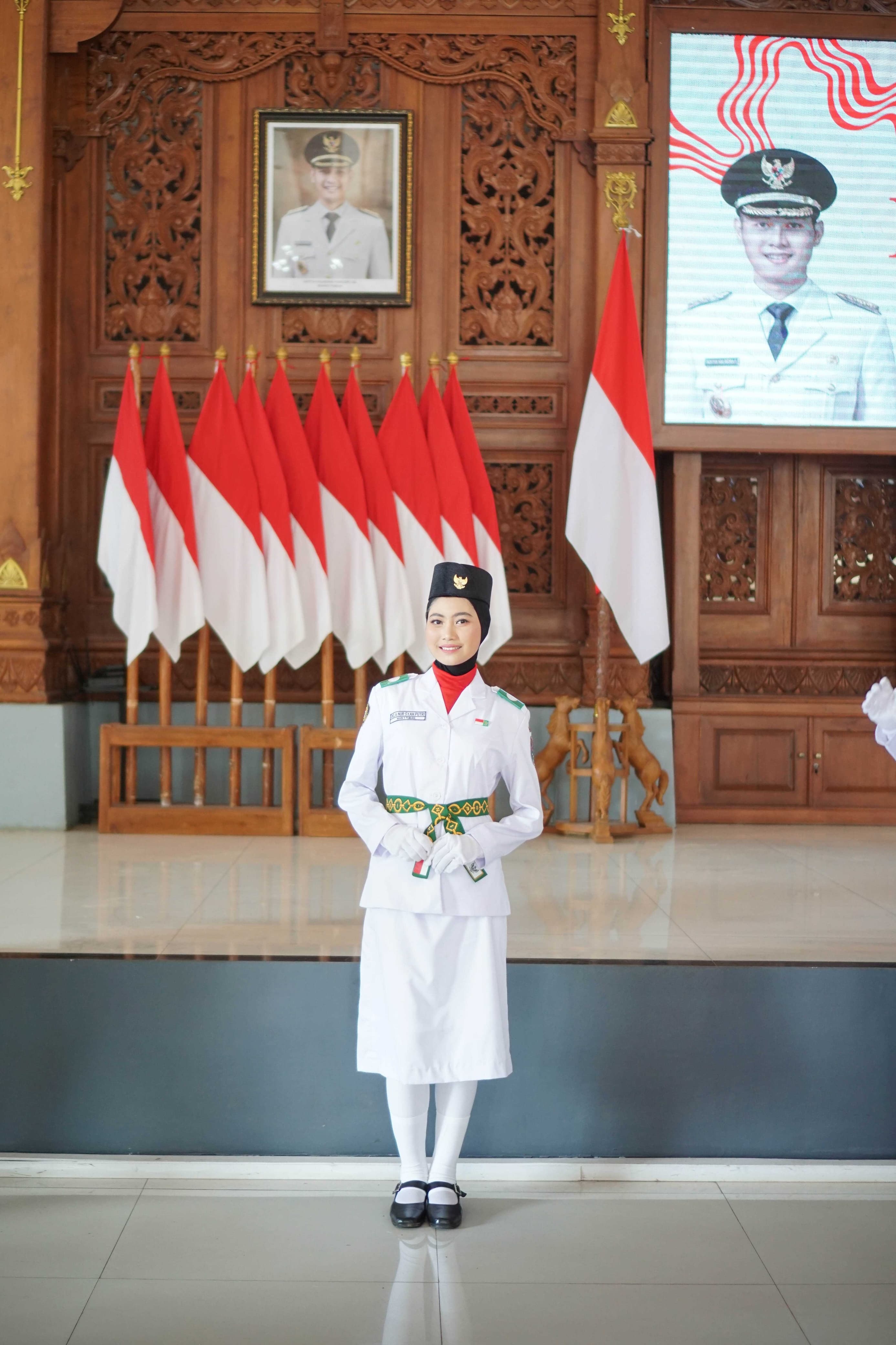 Dela Nur Syah, mengenakan seragam Paskibra Kabupaten Tuban.