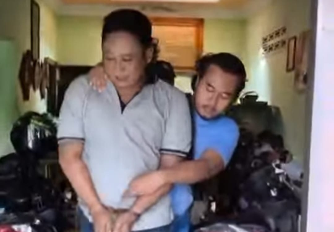 Yonsi Sasmita, 46, pelaku pemalakan sopir truk asal Kelurahan Doromukti, Kecamatan/Kabupaten Tuban.