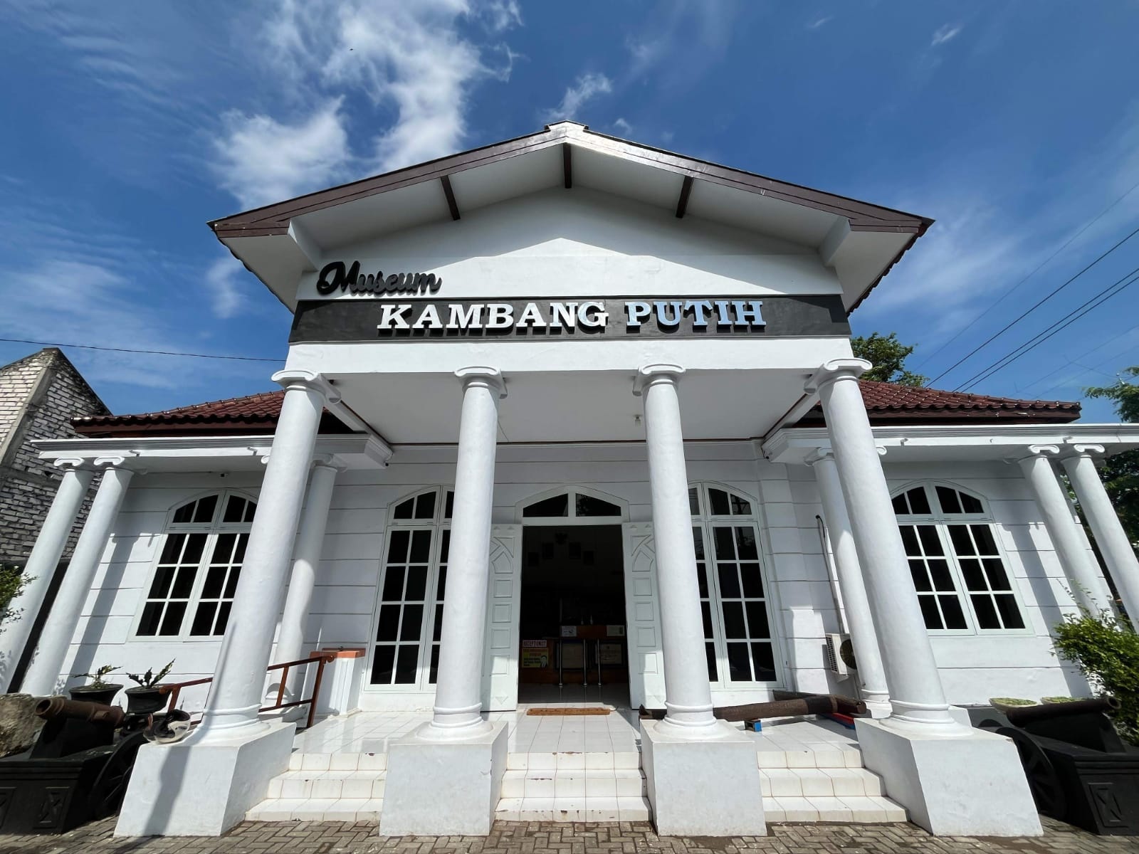 Museum Kambang Putih Tuban yang terus mendapatkan koleksi tambahan, tapi tempat terbatas.
