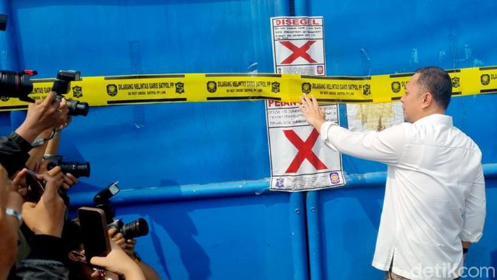 Gudang CV Sentoso Seal di Surabaya resmi disegel