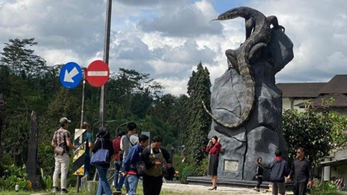 Patung biawak raksasa Wonosobo