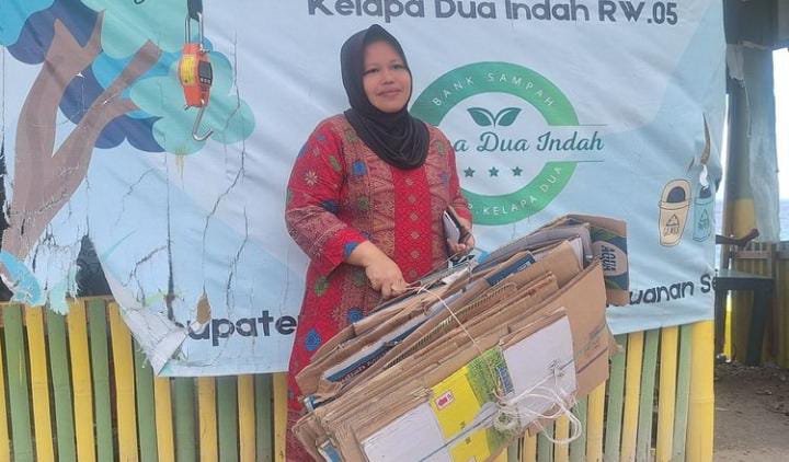 Nuryanah kelola bank sampah di pulau kelapa