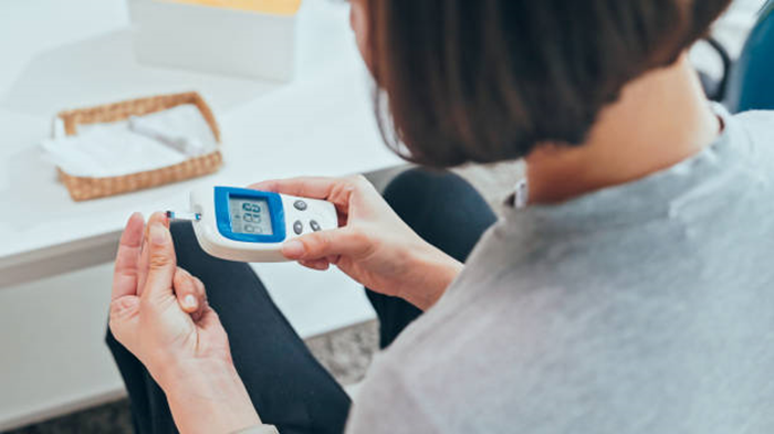 Diabetes bukan hanya penyakit keturunan, tapi pola makan, berat badan ideal, dan aktivitas fisik jadi kunci mencegahnya sejak dini.