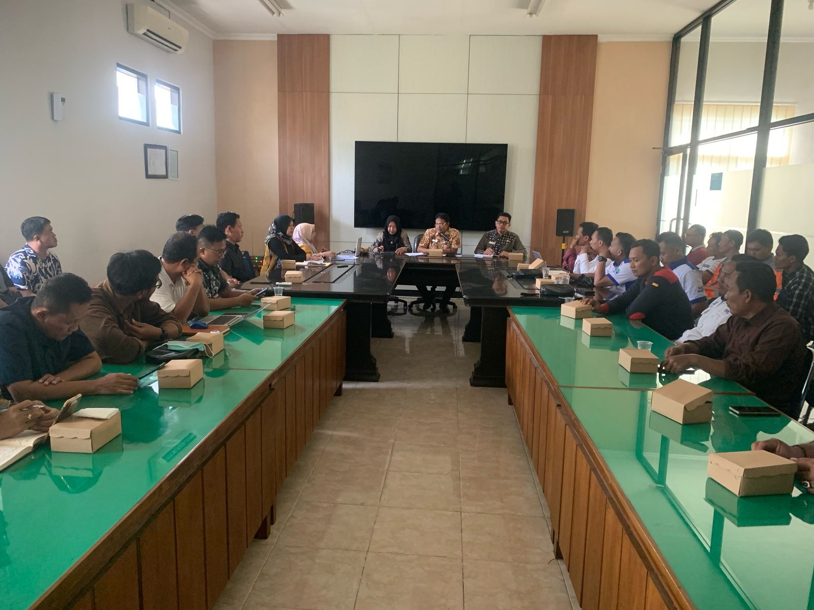 Mediasi antara Perusahaan Penyedia Kerja PT UTSG Tuban dengan Driver JPA yang Difasilitasi Disnakerin Tuban.
