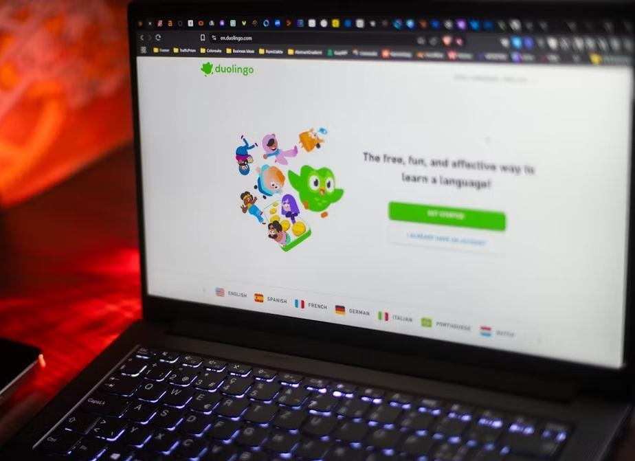 Duolingo umumkan akan gantikan tenaga kerja manusia dengan AI