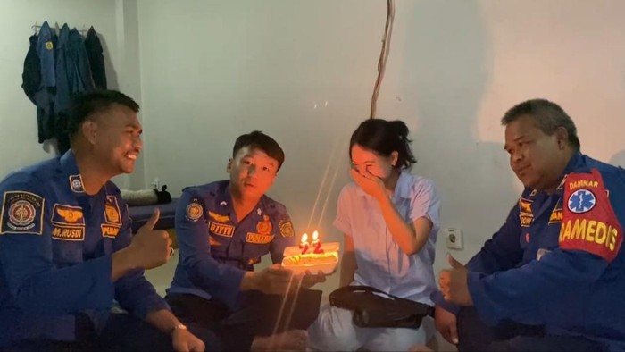 Rayakan ulang tahun di pos Damkar Cibinong