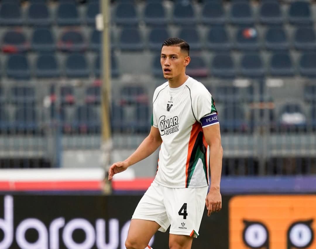Jay Idzes, bek Timnas Indonesia ini kembali mencuri perhatian di panggung Serie A, membantu Sassuolo raih kemenangan lawan Lazio, Senin (15/9) dinihari WIB.