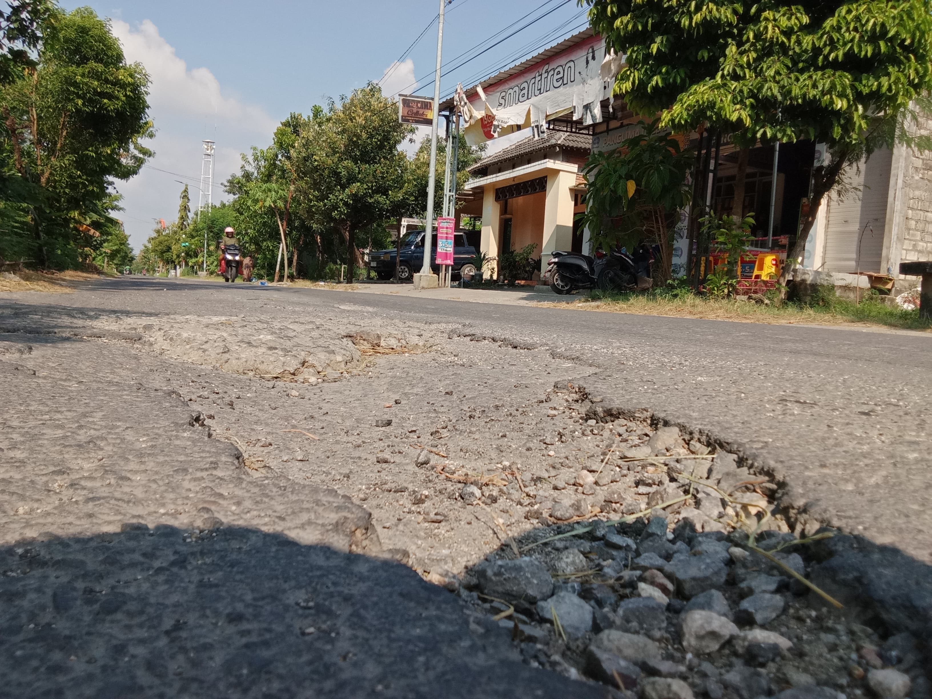 Kota-kota besar di Jatim capai kemantapan jalan di atas 95 persen, sementara beberapa kabupaten masih diliputi jalan rusak.