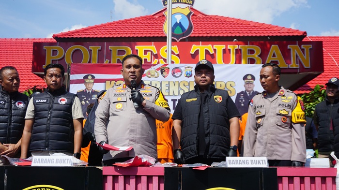 Kapolres Tuban AKBP William Cornelis Tanasale saat melakukan press release kasus narkoba di Mapolres Tuban, Selasa (7/5).