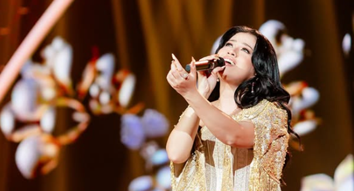 Profil finalis Indonesian Idol 2025 Shabrina Leonor yang tampil memukau pada panggung final