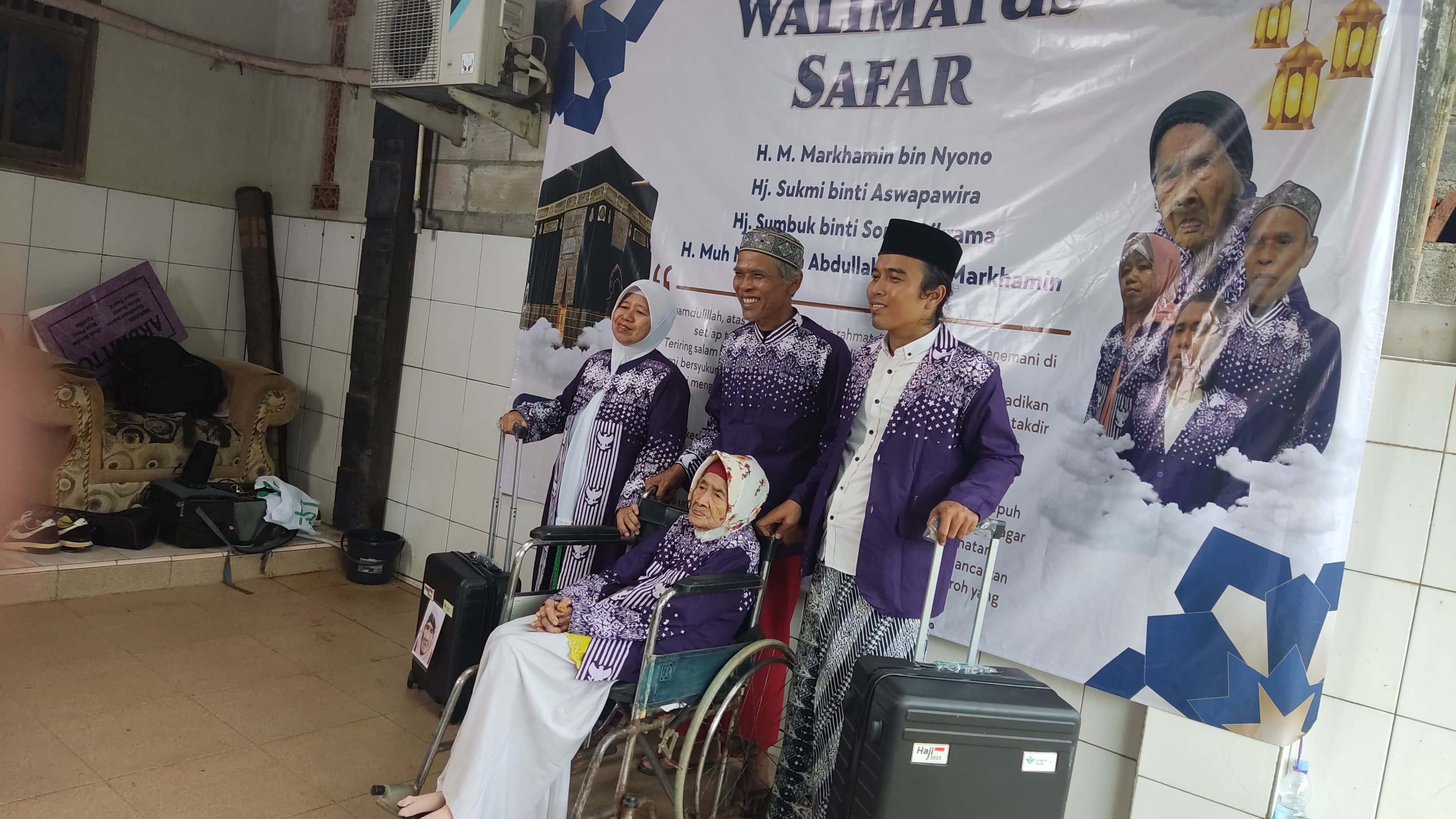 Nenek Sumbuk (kursi roda) menjadi calon jemaah haji tertua asal Indonesia tahun 1446 H/2025 berusia 109 tahun.