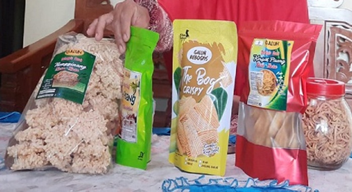 Camilan pelepah pisang warga Rengel Tuban.