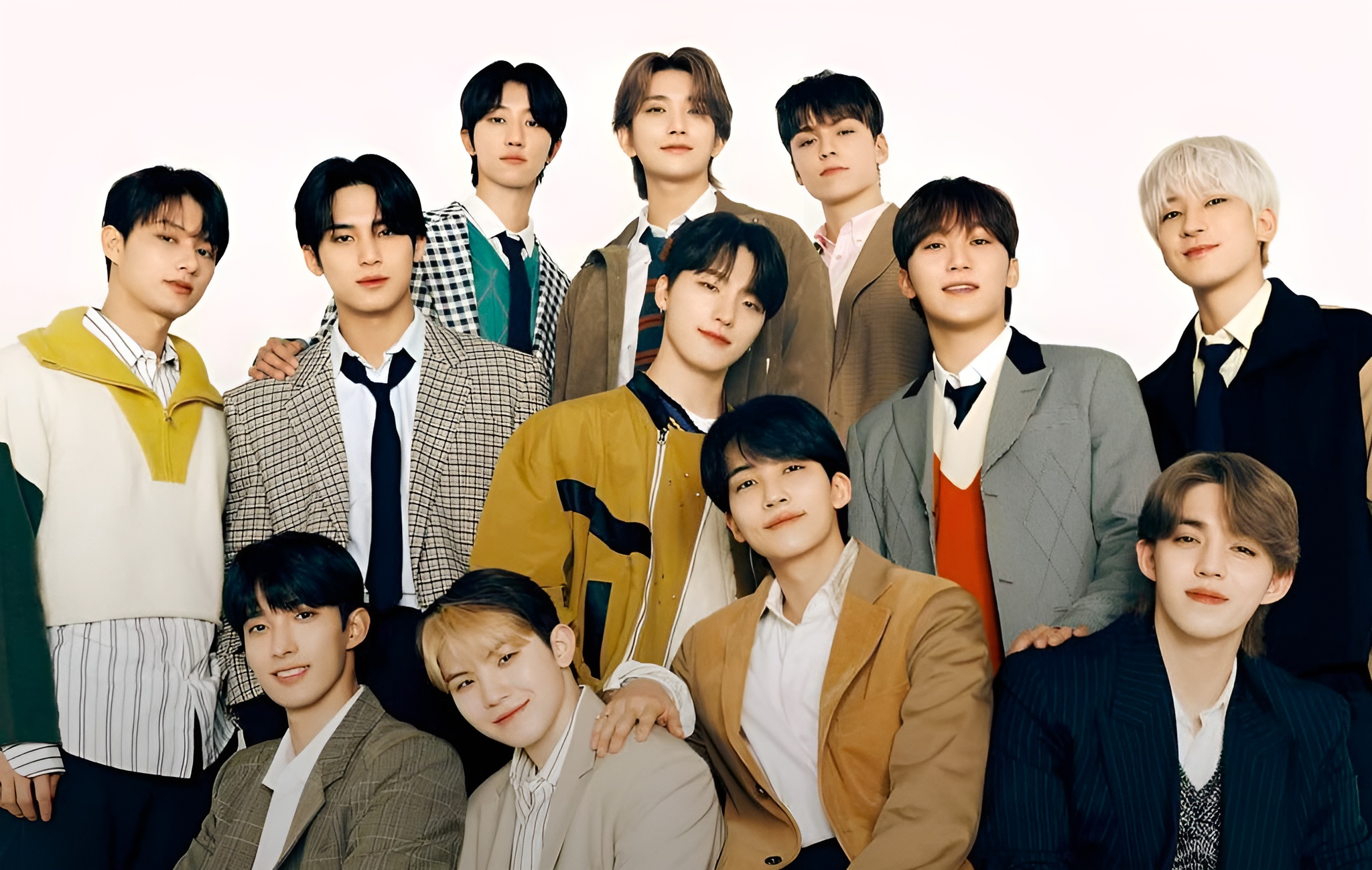 SEVENTEEN, salah satu group idol K-Pop yang digandrungi banyak remaja.
