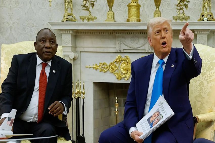 Momen Presiden AS Donald Trump saat permalukan Presiden Afrika Selatan Cyril Ramaphosa.