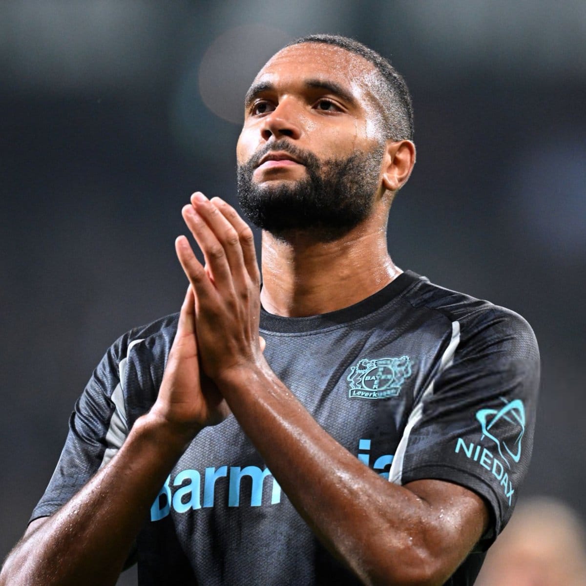 Pesepak bola Jonathan Tah
