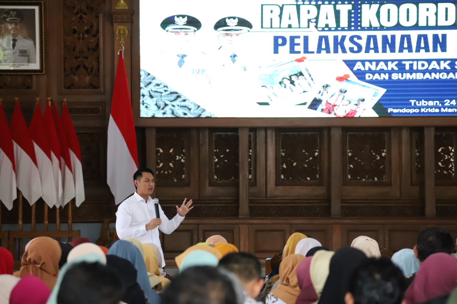 Bupati Tuban Mas Lindra memberikan arahan SPMB kepada kepala SD-SMP se-Kabupaten Tuban di Pendapa Kridha Manunggal, Sabtu (24/5).&nbsp;
