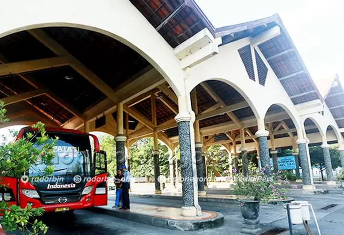 Kondisi Terminal Baru Tuban yang semakin sepi.