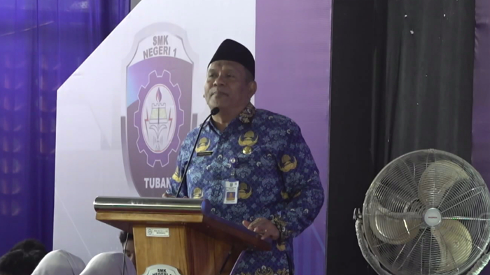 Kepala Cabang Dinas Pendidikan wilayah Bojonegoro Tuban Hidayat Rahman saat mendatangi SMKN 1 Tuban.