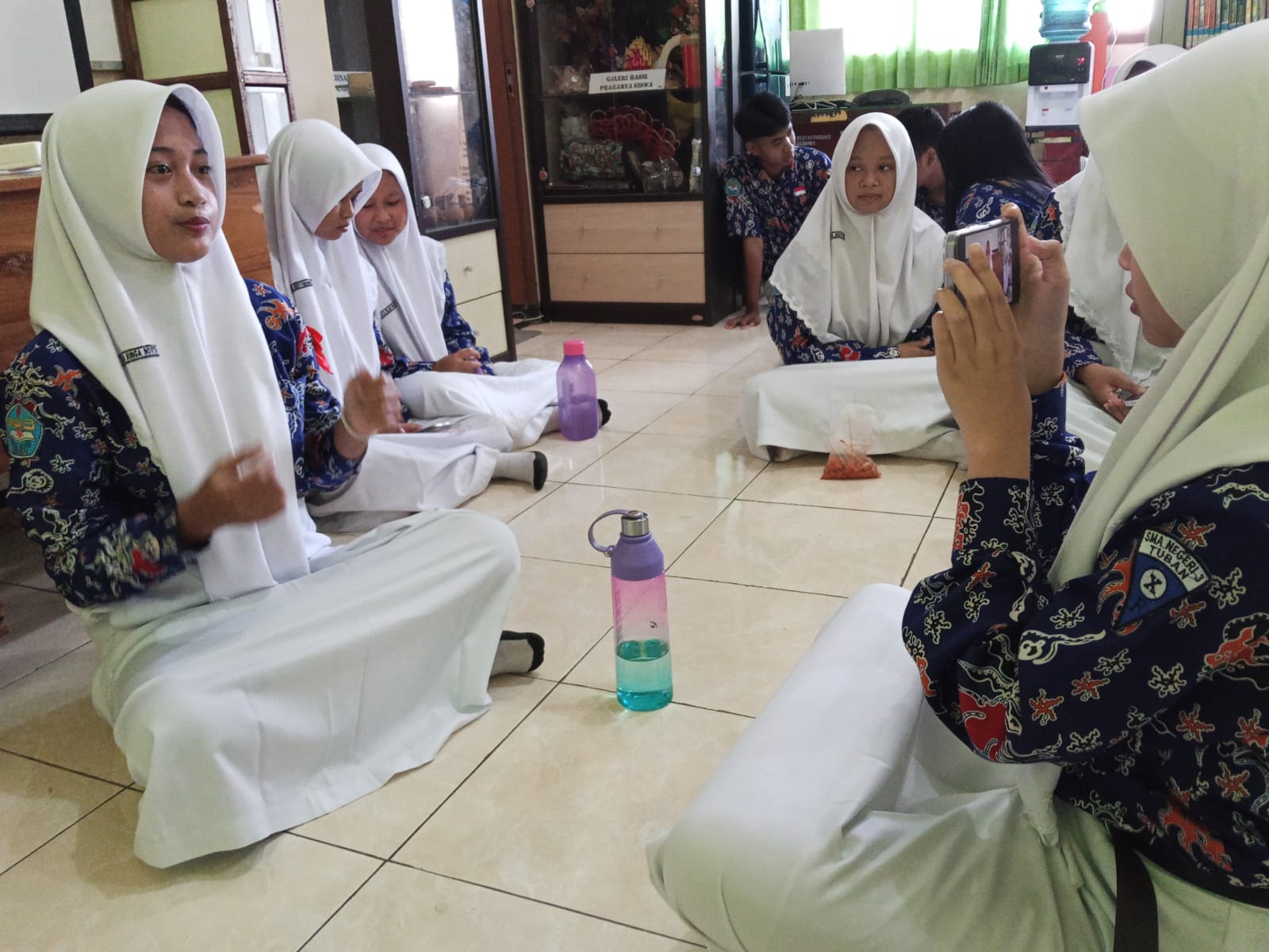 Siswa-siswi SMAN 3 Tuban saat mengikuti kegiatan pengembangan prestasi siswa melalui ekstrakurikuler.