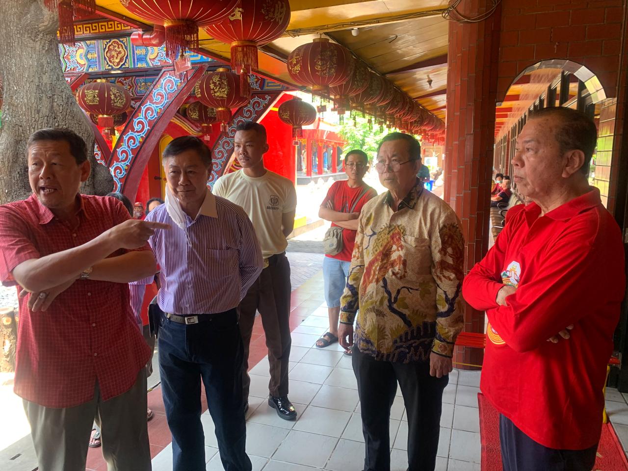 Sejumlah mantan pengurus TITD Kwan Sing Bio Tuban berkumpul di kelenteng