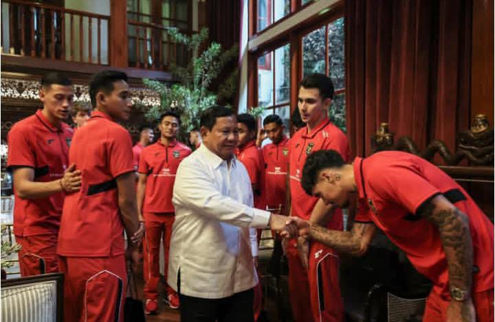 Potret Ketika Skuad Timnas Indonesia diundang ke kediaman Presiden Prabowo di rumah Kertanegara