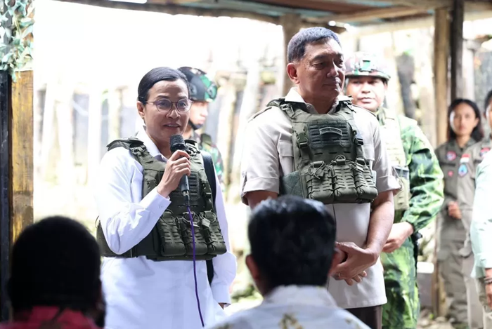 Menhan Sjafrie Sjamsoeddin dan Menkeu Sri Mulyani kunjungan ke Nduga di Papua, Sabtu (7/6).