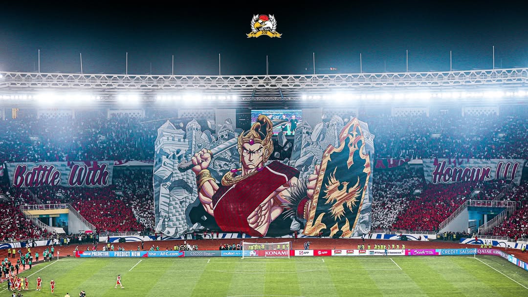 Tifo dari la grande Indonesia saat timnas Indonesia vs China di GBK, Kamis (5/7).
