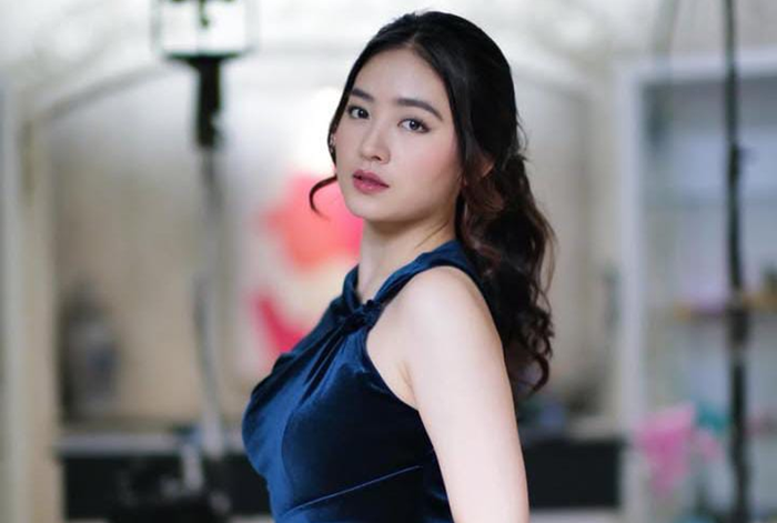 Aktris Natasha Wilona buka suara soal stres dan kelelahan yang berdampak pada kerontokan rambutnya menjelang proyek baru.
