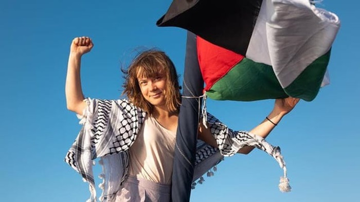 Greta Thunberg beserta 11 aktivis lainnya dicegat dan ditangkap oleh pasukan militer Israel