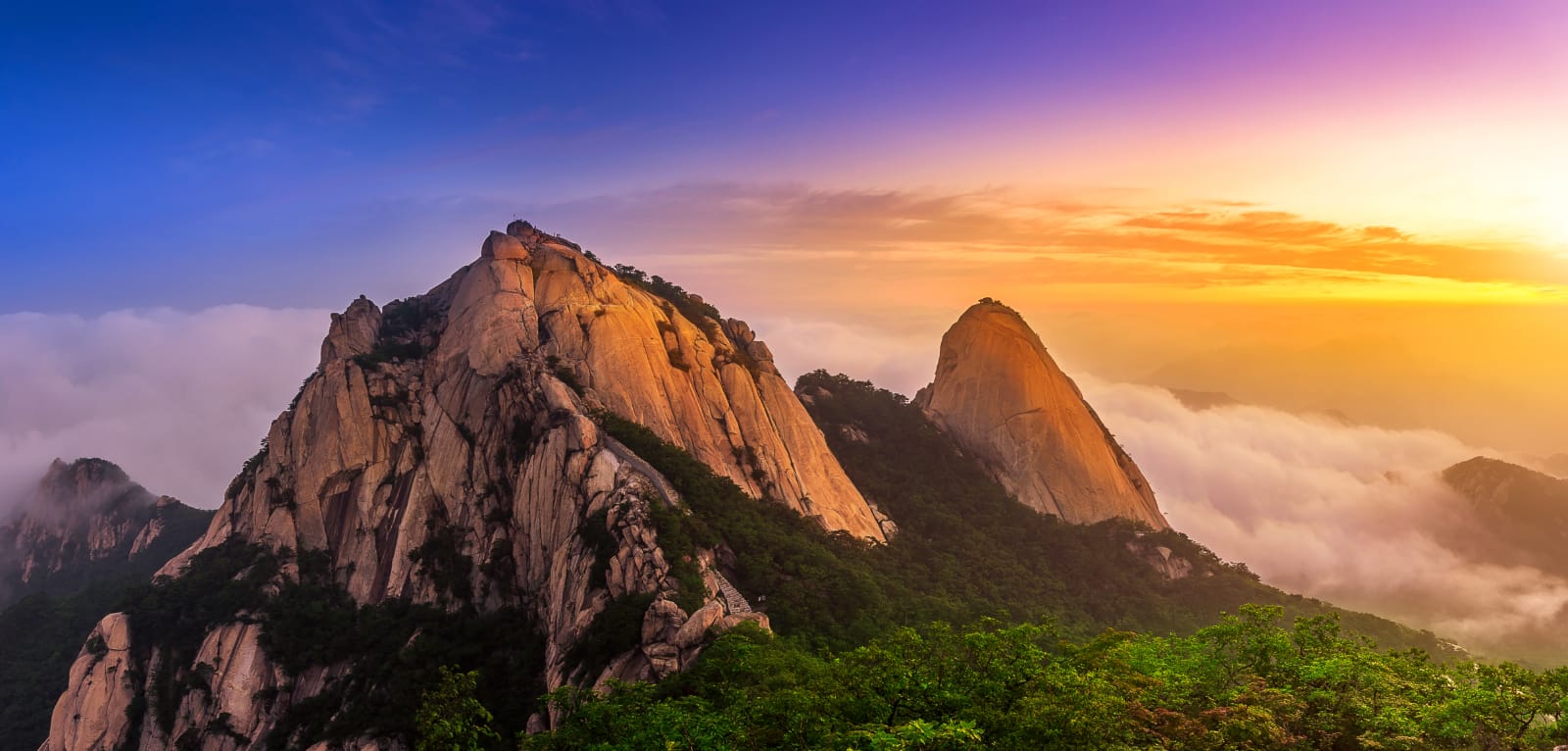 Pemandangan indah Gunung Huangshan di selatan.