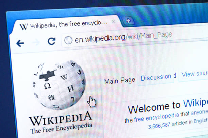 Wikipedias hentikan ringkasan artikel AI.