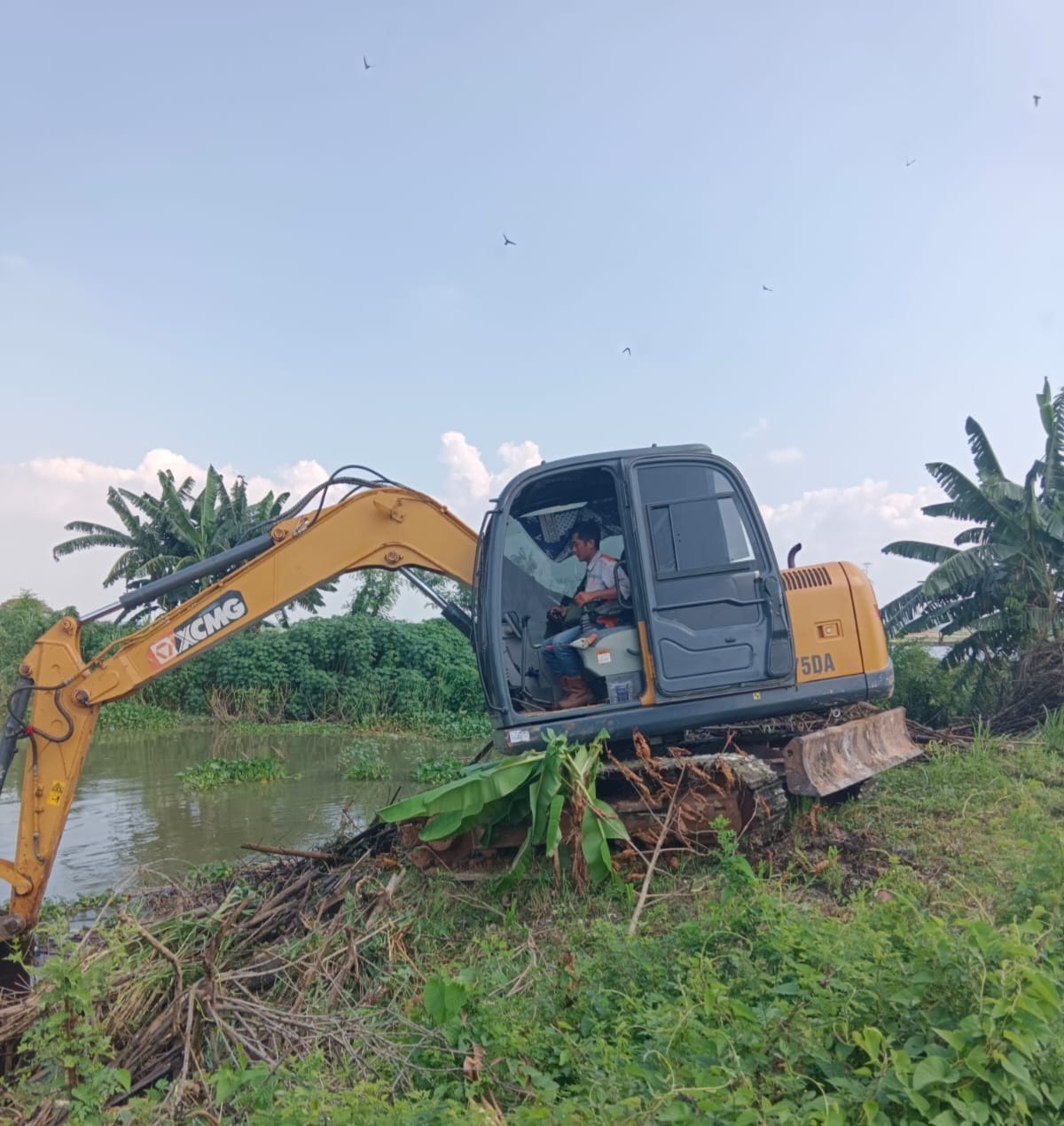 Petani Tuban nekat buat sodetan di Waduk Jabung RIng Dyke.