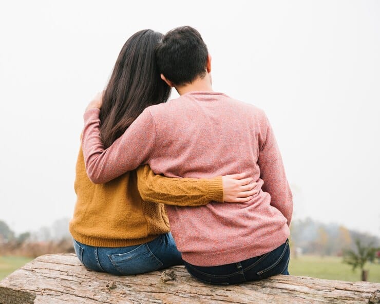 Berpelukan saat tidur bisa menurunkan stres