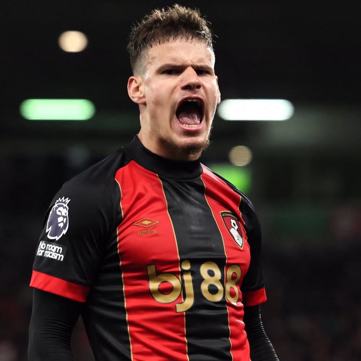 Milos Kerkez akan jadi amunisi baru Liverpool