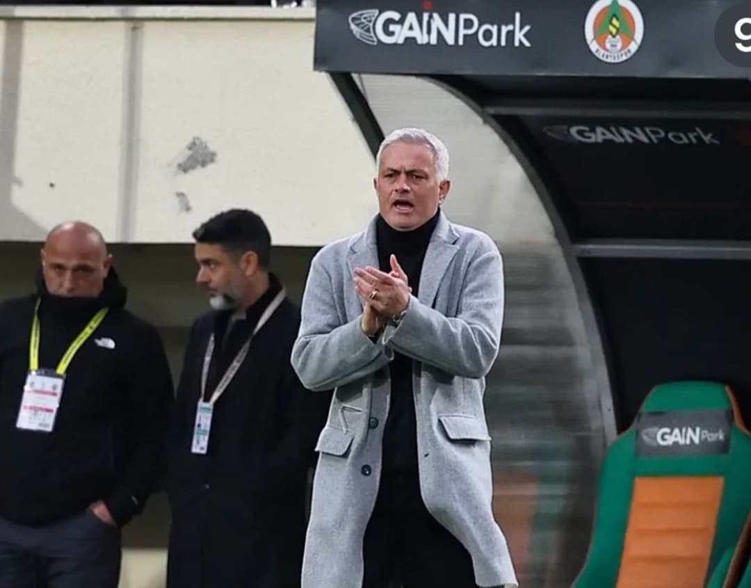 Jose Mourinho saat memimpin Fenerbahce musim ini.