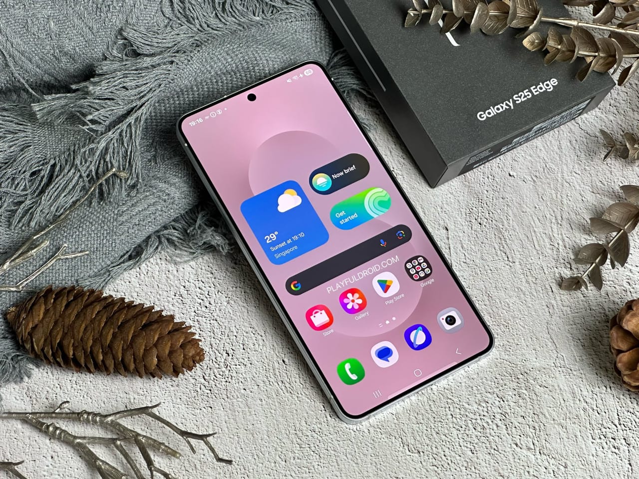 Ponsel tipis Samsung Galaxy S25 Edge yang dikabarkan kurang laku dipasaran.