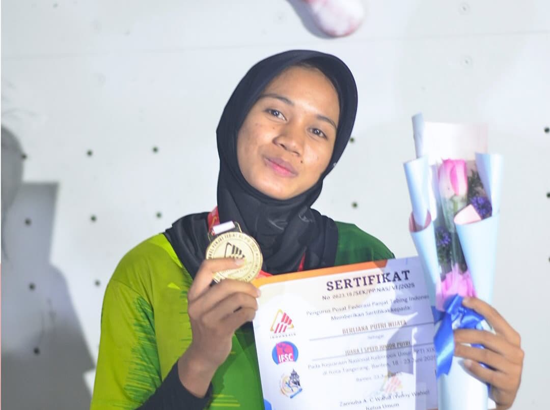 Berliana Putri Wijaya, pemenang kejurnas panjat tebing kelompok umur 2025 asal Jawa Timur dari nomor speed junior.