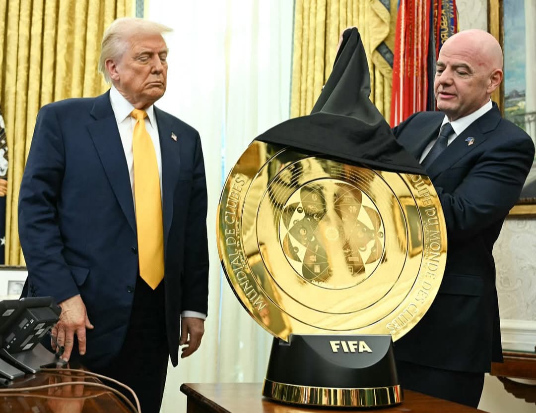 Presiden FIFA Gianni Infantino saat menemui Presiden AS Donald Trump di gedung putih.