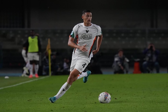 Jay Idzes, kapten Timnas Indonesia, kini jadi incaran klub elite Serie A
