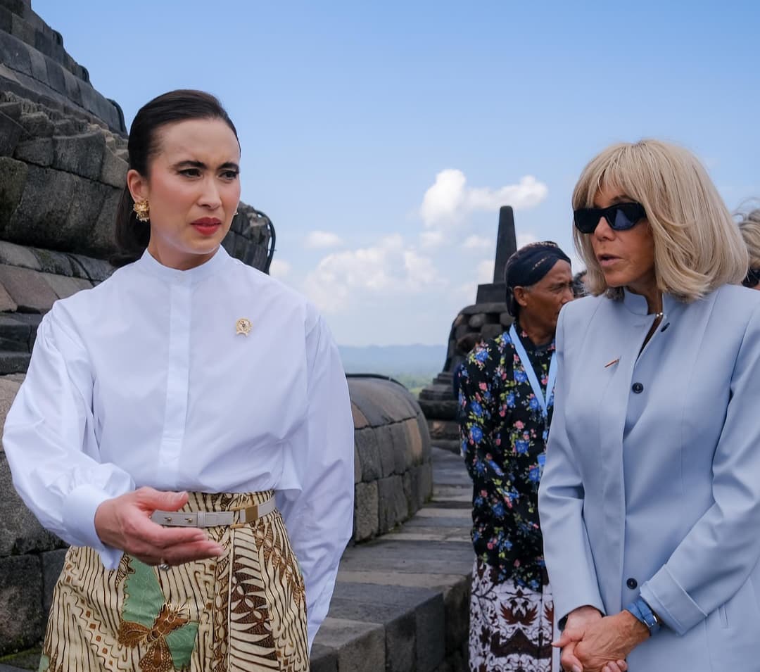 Menteri Pariwisata, Widiyanti Putri Wardhana saat menemani ibu negara Prancis, Brigitte Macron, di Candi Borobudur beberapa waktu lalu.