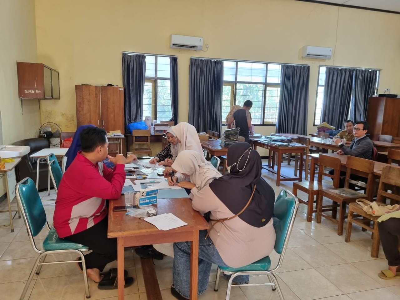 Persaingan jalur prestasi akademik SMAN 1 dan 2 Tuban sangat ketat, nilai terendahnya bahkan melampaui nilai tertinggi SMAN lain.