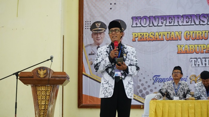 Ketua terpilih PGRI Kabupaten Tuban periode 2025-2030 Witono. Dia merupakan satu-satunya calon yang diusulkan dan didukung pada Konferensi Kabupaten XXIII PGRI Kabupaten Tuban, Rabu (25/6)
