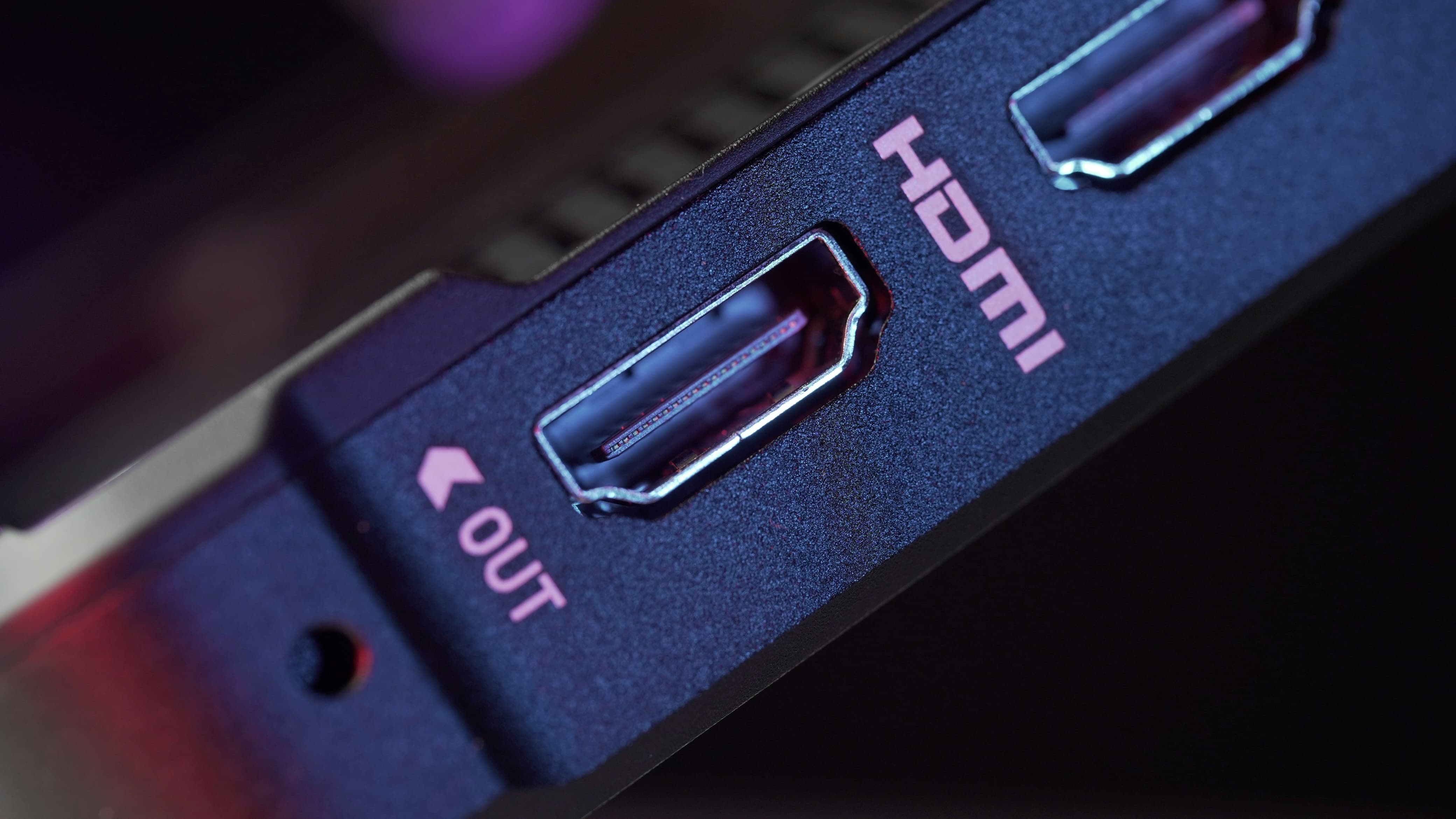 Ilustrasi port HDMI yang terdapat pada sebagian perangkat elektronik.