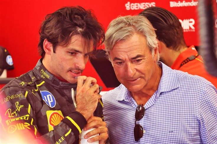 Foto Carlos Sainz Jr bersama ayahnya Carloz Sainz Sr.