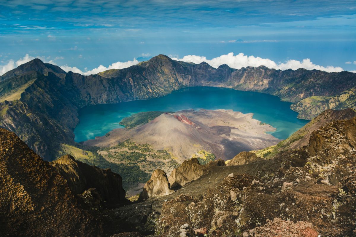 7 Summit Indonesia menawarkan panorama luar biasa dan medan ekstrem