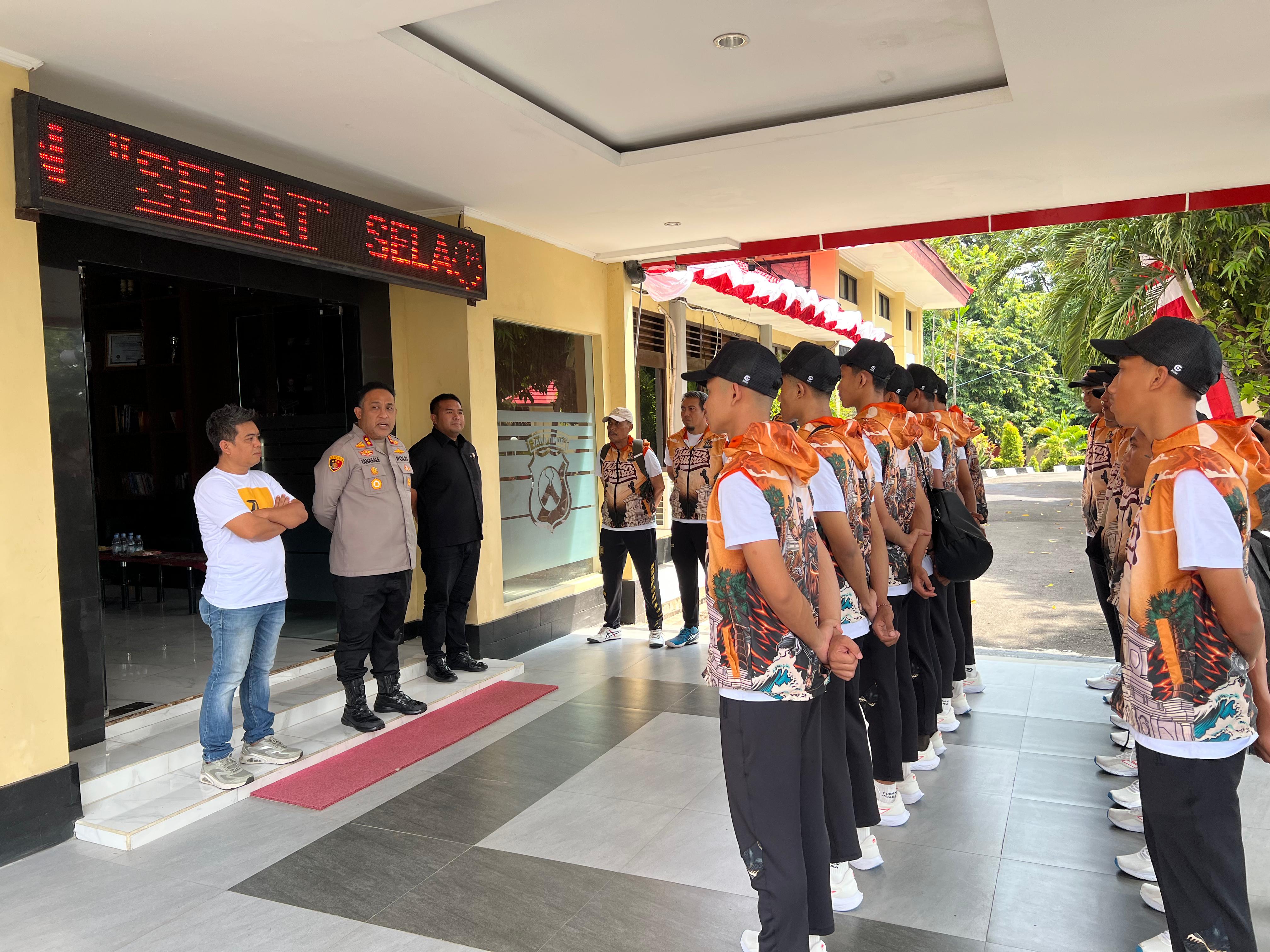 Sebelas atlet voli putra Tuban mendapat pembekalan sebelum diberangkatkan ke Porprov 2025 kemarin (26/6).