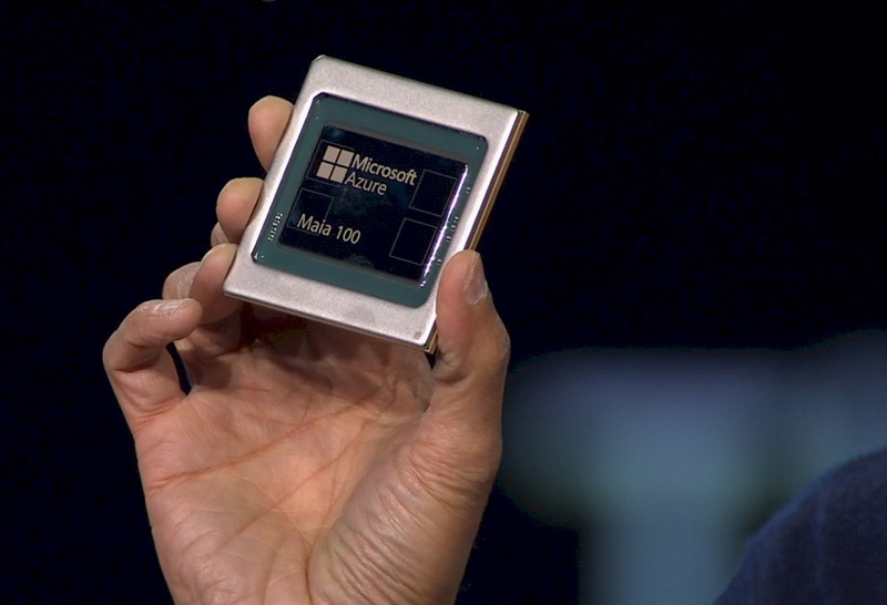 Chip buatan Microsoft, Maia 100.