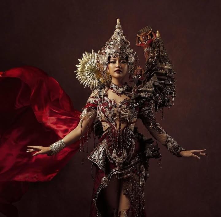 Firsta Yufi Amarta Putri Terangi Panggung Miss Supranational 2025 dengan Kostum Roro Jonggrang